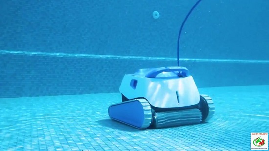 Sử dụng robot làm sạch đáy bể bơi hiệu quả, chuyên nghiệp